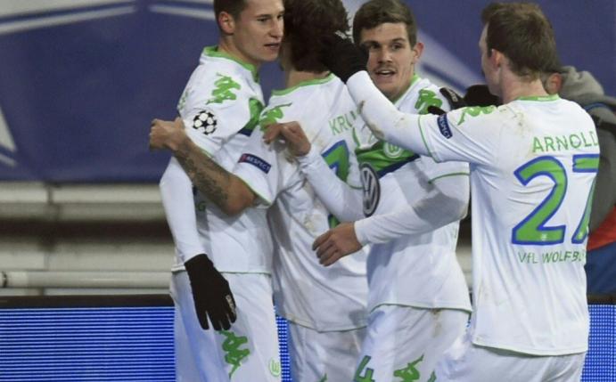 Wolfsburg gewinnt, lässt zum Ende aber deutlich nach (Quelle: SID)