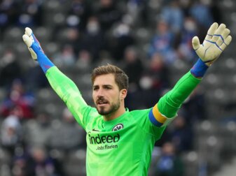 Torhüter Kevin Trapp ist vertraglich noch bis zum Sommer 2024 an Eintracht Frankfurt gebunden. Torhüter Kevin Trapp ist vertraglich noch bis zum Sommer 2024 an Eintracht Frankfurt gebunden.