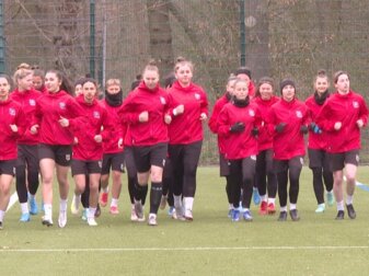 Ukrainische Fußballerinnen trainieren mit dem 1. FC Köln Ukrainische Fußballerinnen trainieren mit dem 1. FC Köln
