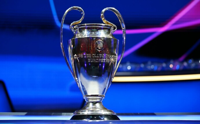 Der FC Bayern München muss gegen den FC Villarreal antreten.