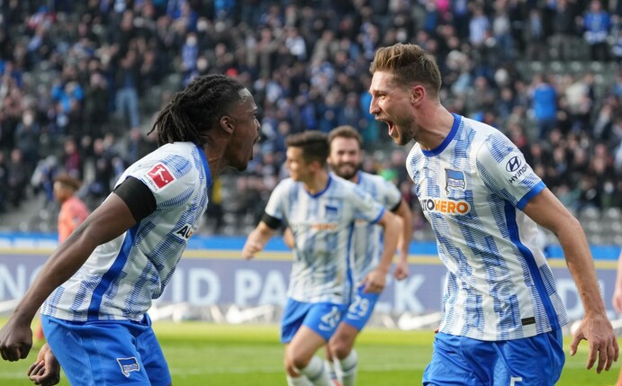 Niklas Stark (r) leitete mit seinem Tor Herthas Heimsieg gegen Hoffenheim ein.