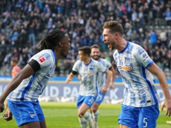 Niklas Stark (r) leitete mit seinem Tor Herthas Heimsieg gegen Hoffenheim ein. Niklas Stark (r) leitete mit seinem Tor Herthas Heimsieg gegen Hoffenheim ein.