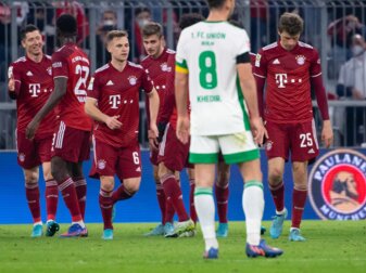 Tabellenführer Bayern München siegte problemlos gegen Union Berlin. Tabellenführer Bayern München siegte problemlos gegen Union Berlin.