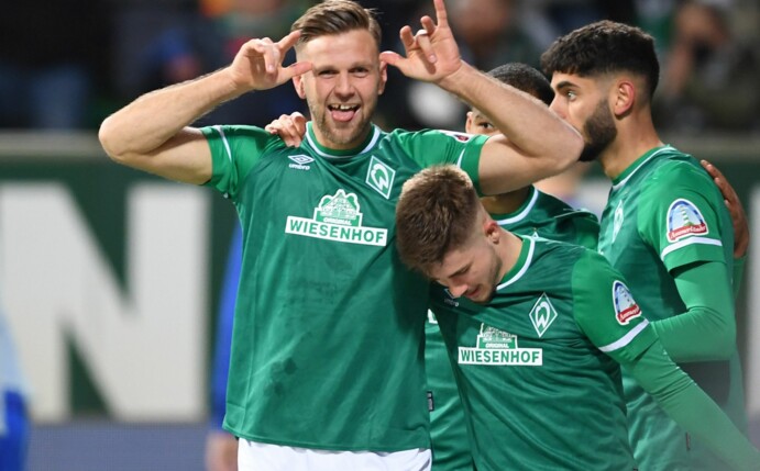 Niclas Füllkrug (l) entschied das Spitzenspieler gegen Darmstadt zu Gunsten von Werder Bremen.