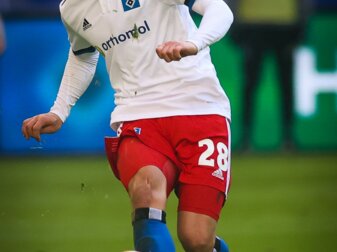 Bisher auf Leihbasis, jetzt mit festem Vertrag beim HSV: Miro Muheim. Bisher auf Leihbasis, jetzt mit festem Vertrag beim HSV: Miro Muheim.