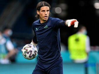 Der Schweizer Torhüter Yann Sommer hat sich mit dem Coronavirus infiziert. Der Schweizer Torhüter Yann Sommer hat sich mit dem Coronavirus infiziert.