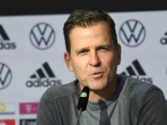 DFB-Direktor Oliver Bierhoff möchte schnell das Team-Quartier in Katar buchen. DFB-Direktor Oliver Bierhoff möchte schnell das Team-Quartier in Katar buchen.