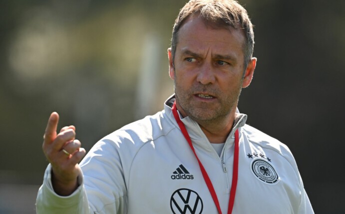Bereitet sich mit der deutschen Nationalmannschaft in Frankfurt auf das Spiel gegen Israel vor: Bundestrainer Hansi Flick.