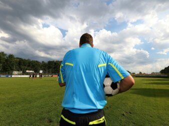 Ukrainischer FIFA-Schiedsrichter in Hamburger Landesliga Ukrainischer FIFA-Schiedsrichter in Hamburger Landesliga