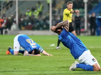 Italiens Joao Pedro ist nach einer vergebenen Torchance enttäuscht. Italiens Joao Pedro ist nach einer vergebenen Torchance enttäuscht.