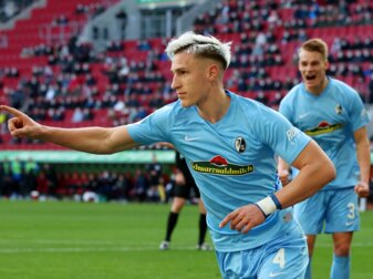 Möchte sich trotz Wechsel-Gerüchten auf die Saison beim SC Freiburg fokussieren: Nico Schlotterbeck. Foto: Alexander Hassenstein/Getty Images Möchte sich trotz Wechsel-Gerüchten auf die Saison beim SC Freiburg fokussieren: Nico Schlotterbeck. Foto: Alexander Hassenstein/Getty Images
