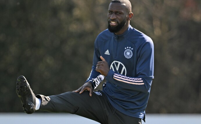 Nationalspieler Antonio Rüdiger steht am Dienstag in Amsterdam vor seinem 50. Länderspiel.