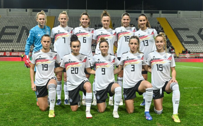 Die deutschen Fußball-Nationalspielerinnen freuen sich auf die EM in England.