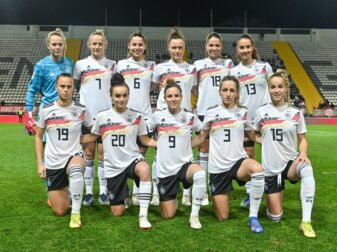 Die deutschen Fußball-Nationalspielerinnen freuen sich auf die EM in England. Die deutschen Fußball-Nationalspielerinnen freuen sich auf die EM in England.