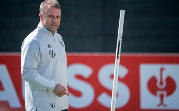 Bundestrainer Hansi Flick trifft am Dienstag mit seinem Team auf die Niederlande.
