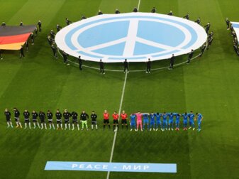 DFB verurteilt rechtsextremistischen Vorfall in Sinsheim "aufs Schärfste" DFB verurteilt rechtsextremistischen Vorfall in Sinsheim "aufs Schärfste"