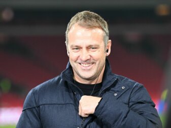 Deutschlands Trainer Hansi Flick gibt nach der unentschiedenen Partie gegen die Niederlande ein Interview. Deutschlands Trainer Hansi Flick gibt nach der unentschiedenen Partie gegen die Niederlande ein Interview.