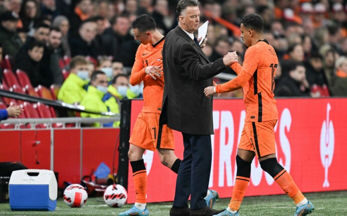 Fehlt bei der WM-Gruppenauslosung in Katar: Louis van Gaal (M).