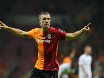 Podolski trifft mit Galatasaray auf Fenerbahce (Quelle: firo Sportphoto/SID-IMAGES) Podolski trifft mit Galatasaray auf Fenerbahce (Quelle: firo Sportphoto/SID-IMAGES)
