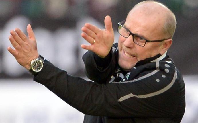 Thomas Schaaf ist mit Hannover 96 Tabellenletzter. Foto: Peter Steffen