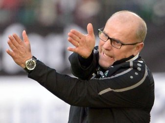 Thomas Schaaf ist mit Hannover 96 Tabellenletzter. Foto: Peter Steffen Thomas Schaaf ist mit Hannover 96 Tabellenletzter. Foto: Peter Steffen