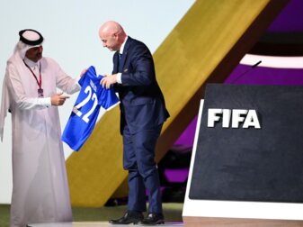 Infantino verteidigt erneut WM-Gastgeber Katar Infantino verteidigt erneut WM-Gastgeber Katar