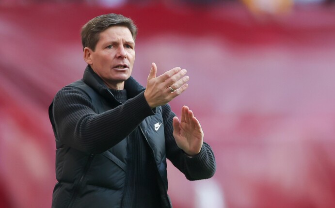 Frankurts Trainer Oliver Glasner muss im Heimspiel gegen Fürth den gesperrten Martin Hinteregger ersetzen.