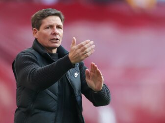 Frankurts Trainer Oliver Glasner muss im Heimspiel gegen Fürth den gesperrten Martin Hinteregger ersetzen. Frankurts Trainer Oliver Glasner muss im Heimspiel gegen Fürth den gesperrten Martin Hinteregger ersetzen.
