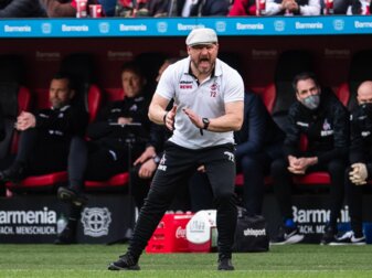 Kölns Trainer Steffen Baumgart freut sich auf die Flutlichtpartie in der Alten Försterei. Kölns Trainer Steffen Baumgart freut sich auf die Flutlichtpartie in der Alten Försterei.