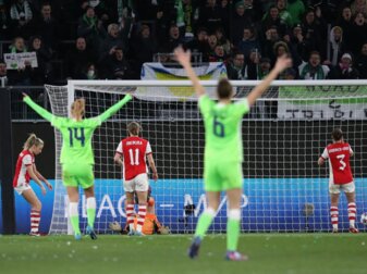 Wolfsburgerinnen ziehen souverän ins CL-Halbfinale ein Wolfsburgerinnen ziehen souverän ins CL-Halbfinale ein