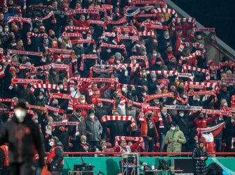 Beim Spiel gegen den 1. FC Köln wird das Stadion An der Alten Försterei unter voller Auslastung ausverkauft sein. Beim Spiel gegen den 1. FC Köln wird das Stadion An der Alten Försterei unter voller Auslastung ausverkauft sein.