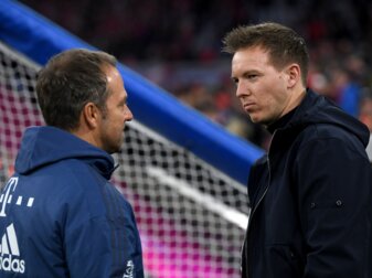 Julian Nagelsmann (r) ist beim FC Bayern Nachfolger von Hansi Flick.