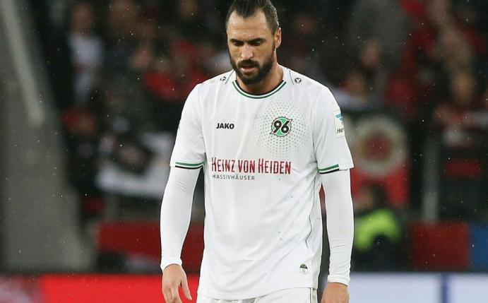 Hannovers Hugo Almeida droht eine längere Sperre (Quelle: FIRO/SID-IMAGES)