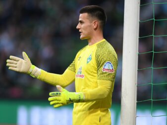 Werder-Torwart Michael Zetterer ist positiv auf das Coronavirus getestet worden. Werder-Torwart Michael Zetterer ist positiv auf das Coronavirus getestet worden.