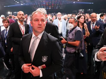 Hat sich nach der Auslosung in Doha direkt auf den Heimweg gemacht: Hansi Flick. Hat sich nach der Auslosung in Doha direkt auf den Heimweg gemacht: Hansi Flick.