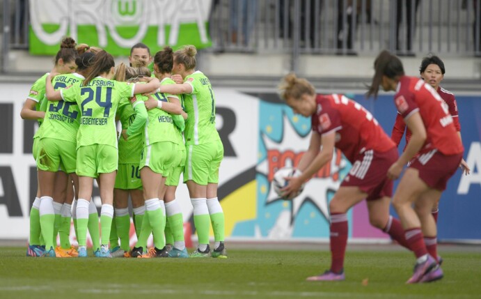 Die Wölfinnen (l) ließen den Bayern im Topspiel keine Chance.