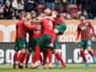 Der FC Augsburg feierte im Abstiegskampf einen wichtigen Sieg.