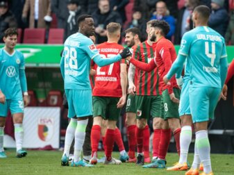 Der VfL Wolfsburg befindet sich nach der Niederlage in Augsburg wieder im Abstiegskampf. Der VfL Wolfsburg befindet sich nach der Niederlage in Augsburg wieder im Abstiegskampf.