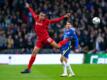 Der früherer Schalker Joel Matip (l) steht beim FC Liverpool unter Vertrag.