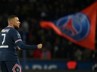 Mbappe lässt Zukunft weiter offen Mbappe lässt Zukunft weiter offen