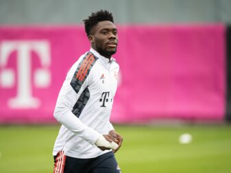 Stand rechtzeitig vor dem Hinspiel bei Villarreal wieder auf dem Trainingsplatz: Alphonso Davies.