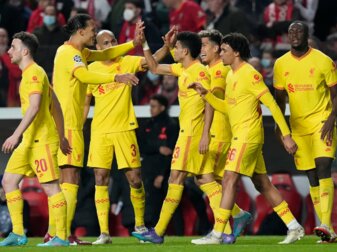 Nach dem klaren Sieg in Lissabon liegt der Fokus des FC Liverpool nun auf dem Topspiel gegen Manchester City. Nach dem klaren Sieg in Lissabon liegt der Fokus des FC Liverpool nun auf dem Topspiel gegen Manchester City.