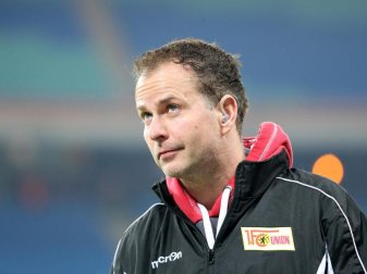 Cheftrainer Sascha Lewandowski fällt drei Wochen erkrankt aus. Foto: Jan Woitas Cheftrainer Sascha Lewandowski fällt drei Wochen erkrankt aus. Foto: Jan Woitas