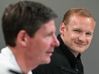 Vorfreude auf Barça: Eintracht-Coach Oliver Glasner (l) und Kapitän Sebastian Rode. Vorfreude auf Barça: Eintracht-Coach Oliver Glasner (l) und Kapitän Sebastian Rode.