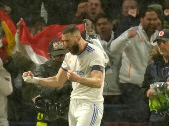 Karim Benzema von Real Madrid jubelt über sein Tor zum 1:0 gegen den FC Chelsea. Karim Benzema von Real Madrid jubelt über sein Tor zum 1:0 gegen den FC Chelsea.