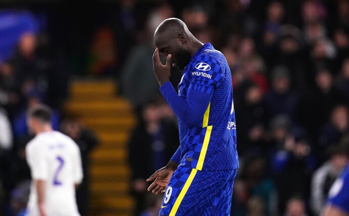 Romelu Lukaku vom FC Chelsea reagiert nach einer vergebenen Chance.