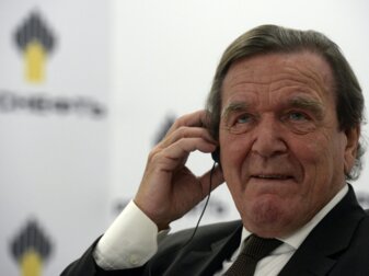 Ex-Kanzler Schröder nicht mehr Mitglied von Hannover 96 Ex-Kanzler Schröder nicht mehr Mitglied von Hannover 96