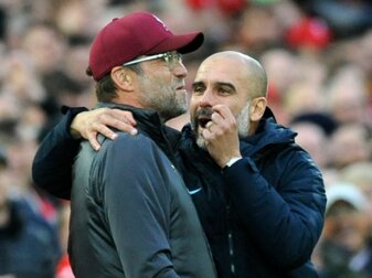 Schätzen den jeweils anderen: Pep Guardiola (r), Trainer von Manchester City, und Jürgen Klopp, Trainer des FC Liverpool.