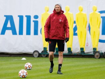 Trainer Julian Nagelsmann vom FC Bayern München leitet die Trainingseinheit. Trainer Julian Nagelsmann vom FC Bayern München leitet die Trainingseinheit.