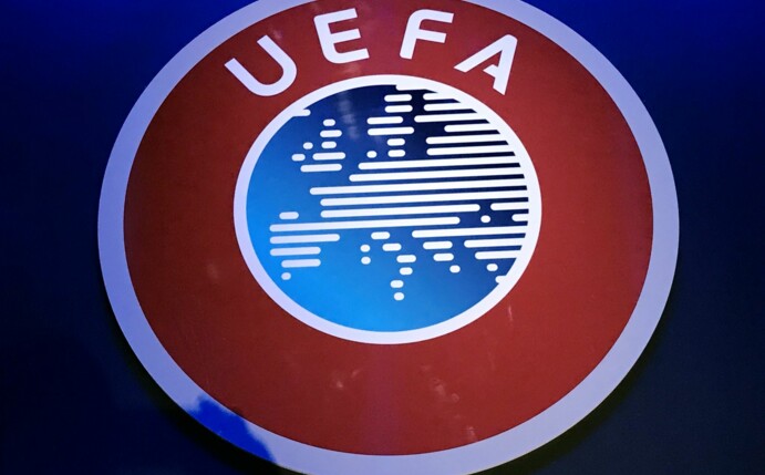 Ein Logo der UEFA.